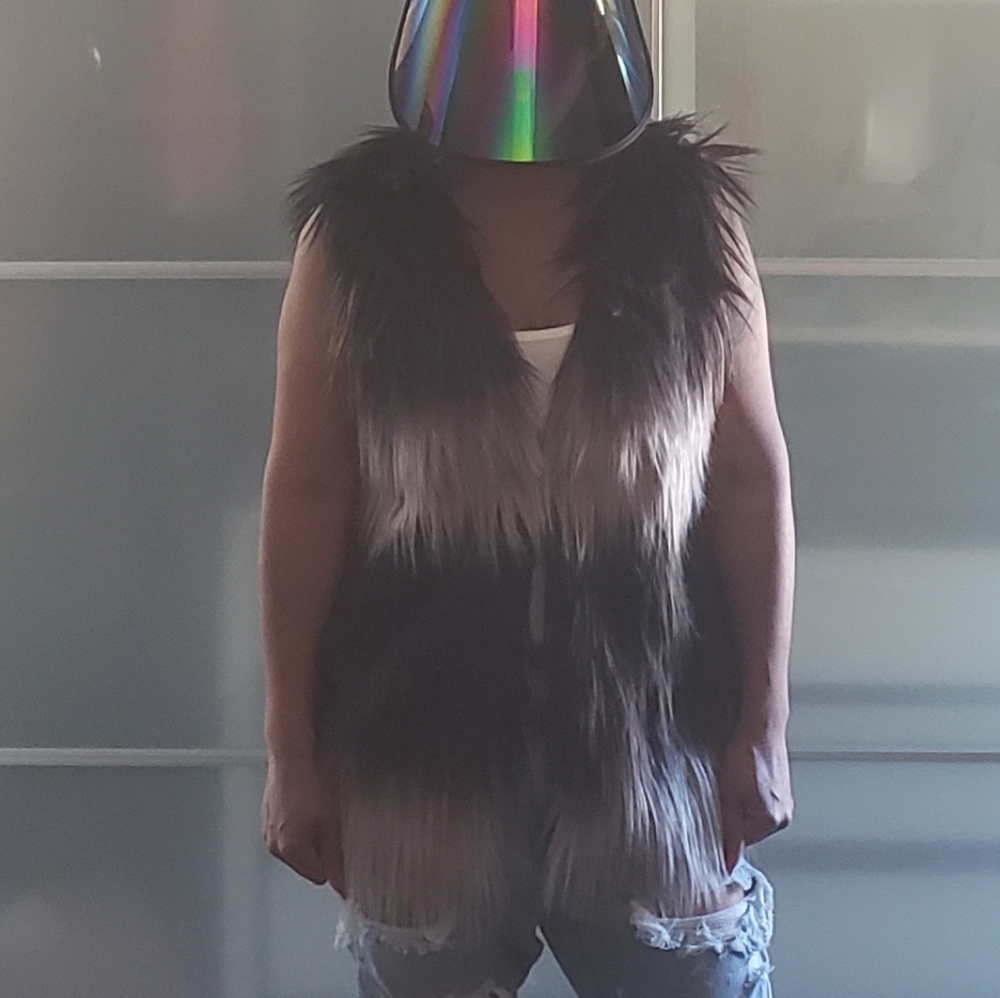 Vest - Picture 2 of 5